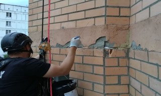 Обследование фасада здания в Махачкале в октябре